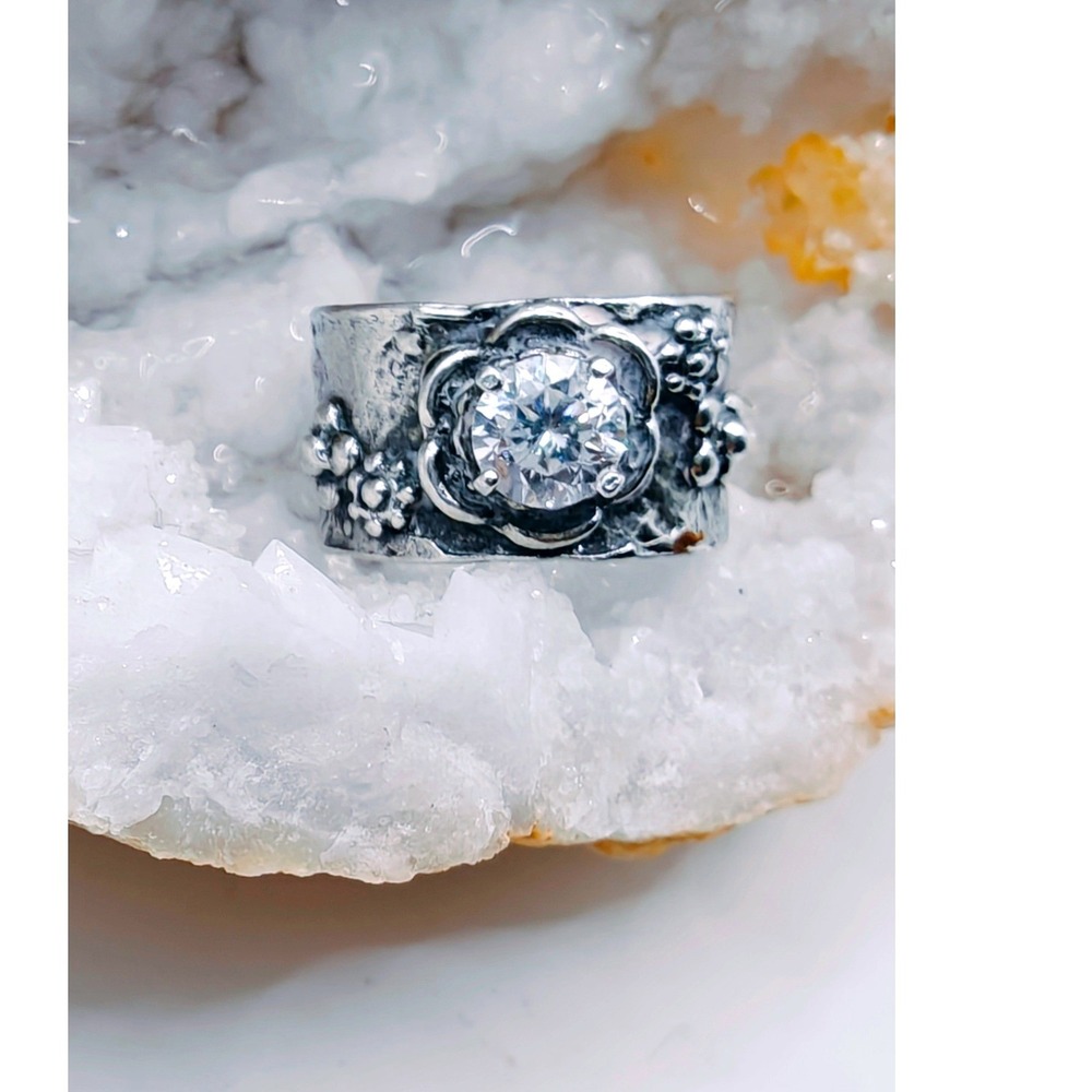 Artisan Yam Michael Yuval 925 Sterling Silver Wide Hammered Floral Ring Size 5.5
